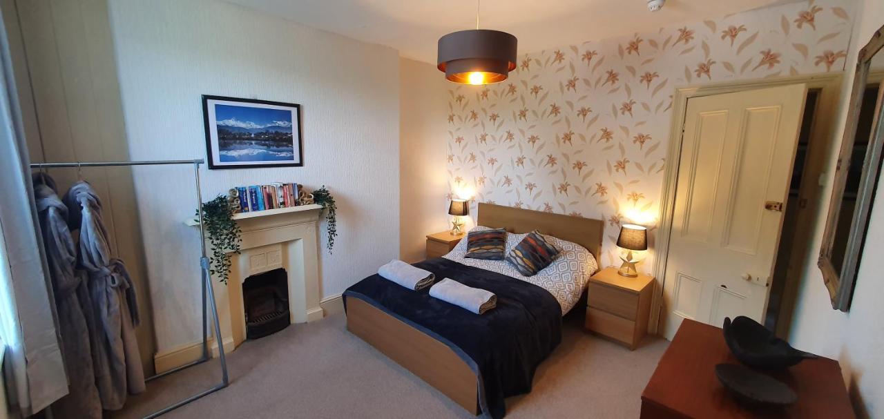 Large Mach Apartment At Pen Y Coed Hall Dolgellau Exterior photo