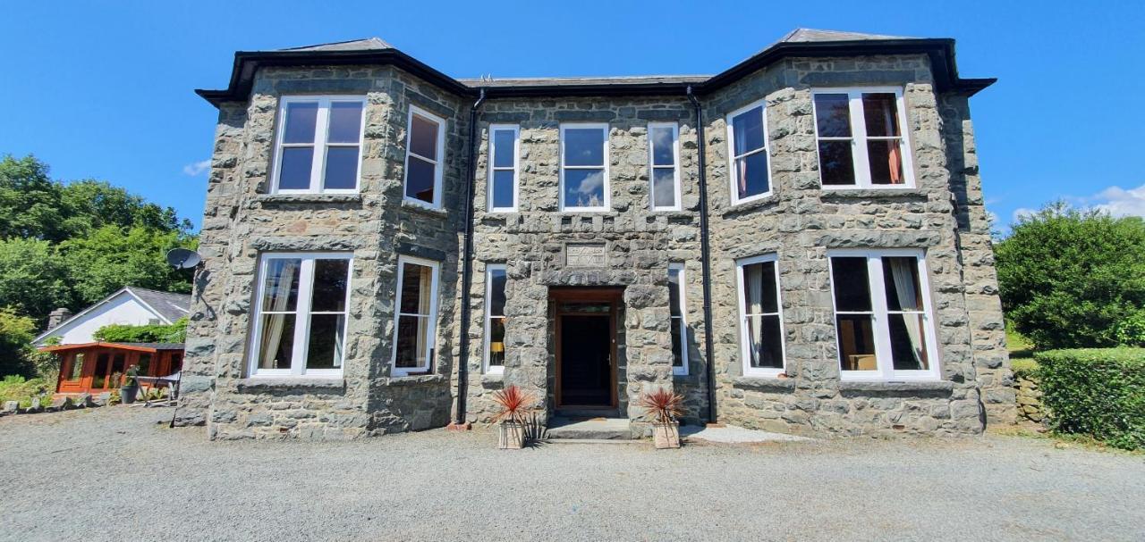 Large Mach Apartment At Pen Y Coed Hall Dolgellau Exterior photo