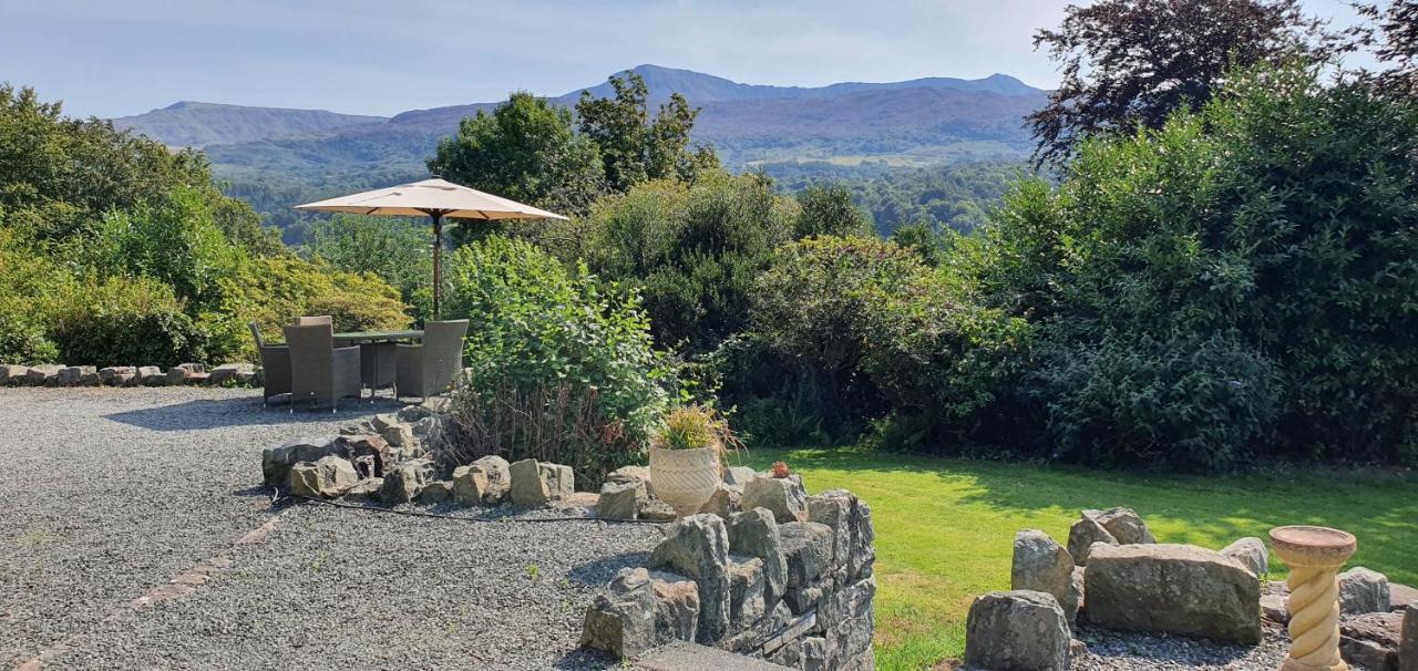 Large Mach Apartment At Pen Y Coed Hall Dolgellau Exterior photo