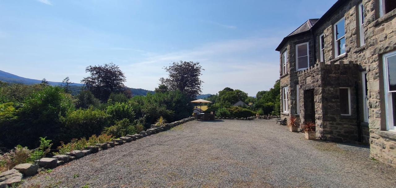Large Mach Apartment At Pen Y Coed Hall Dolgellau Exterior photo